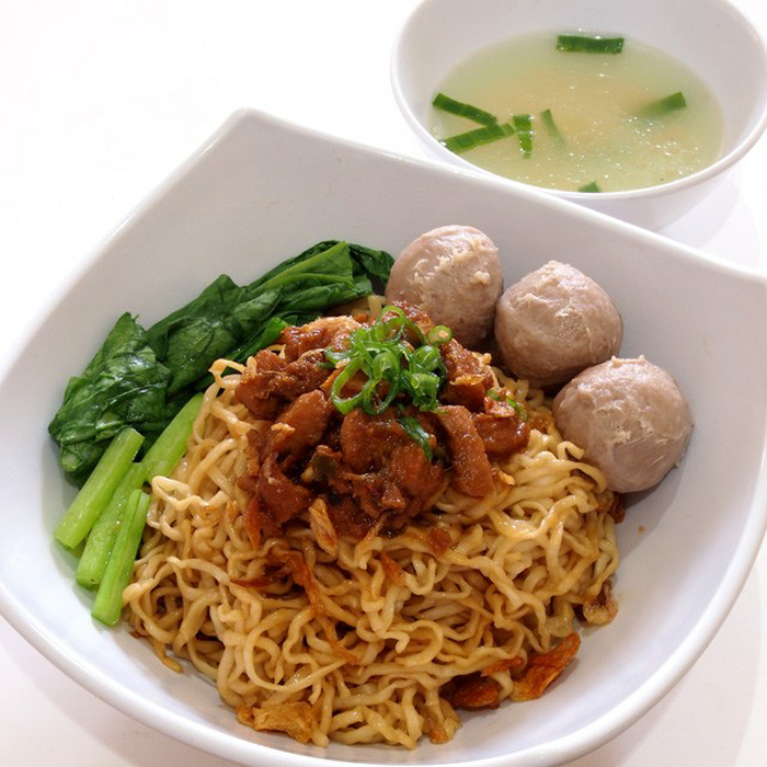 Mie Ayam & Bakso Mba Marijah: Kenikmatan yang Menggugah Selera di Tengah Kota Cilacap